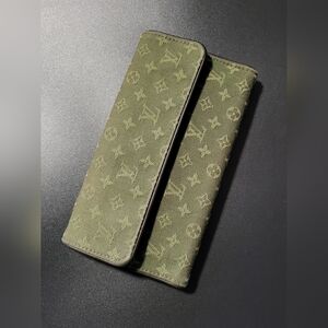 Louis Vuittons  ARMY GREEN Wallet